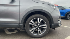 Nissan Qashqai 1.3 DiG-T N-Connecta 5dr [Glass Roof Pack] Petrol Hatchback